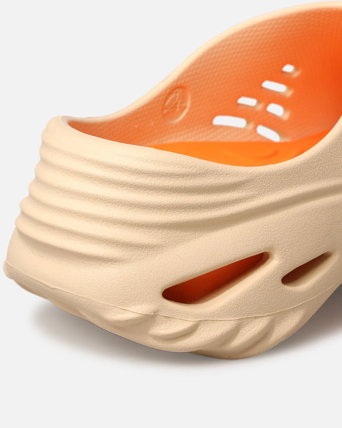 Crocs Echo Wave Vanilla