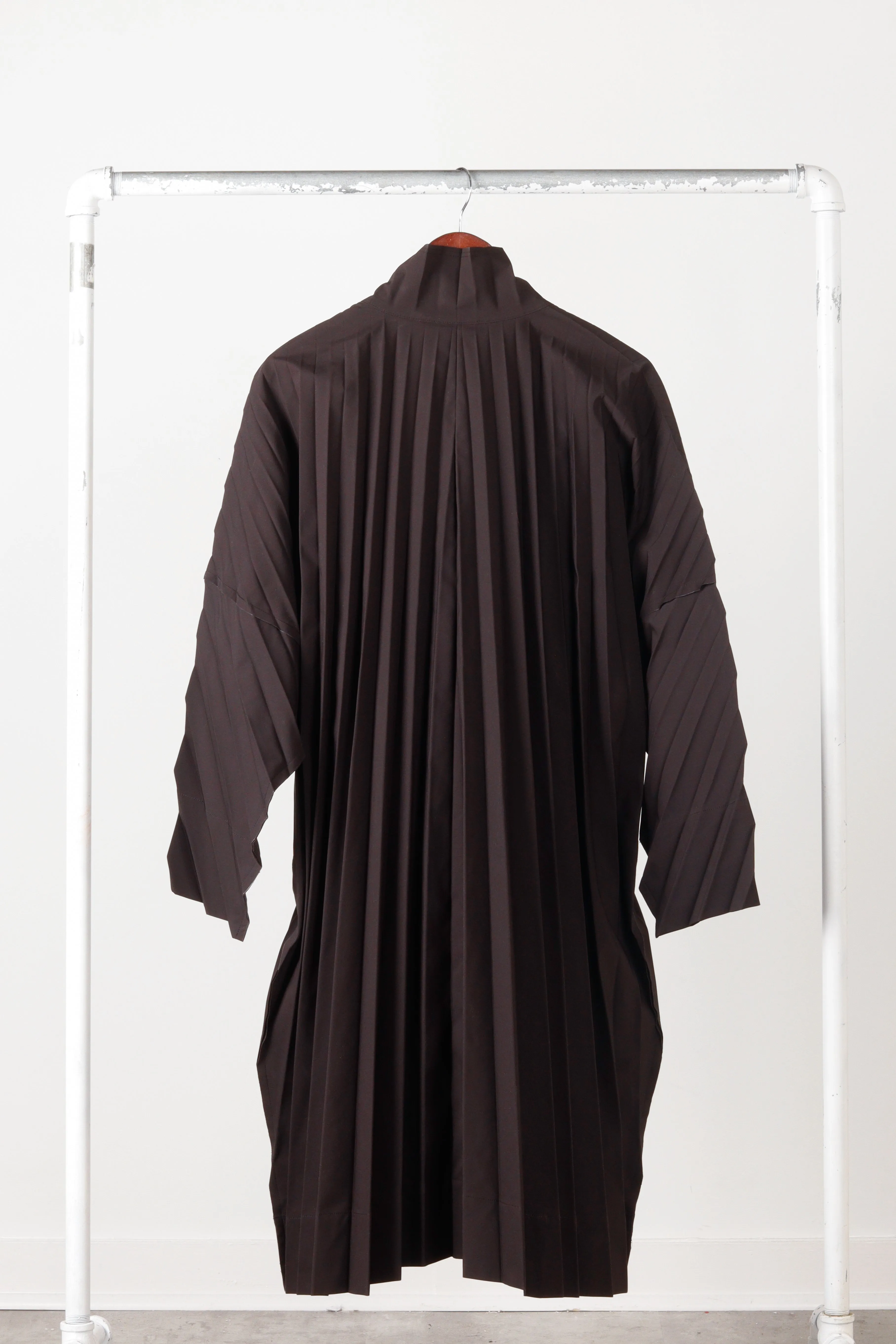Issey Miyake Homme Pliss FW21 'Edge' Light Coat Black (2021)