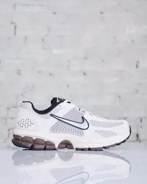 Nike Women's Zoom Vomero 5 Phantom Mtlc Platinum-Lt Iron Ore